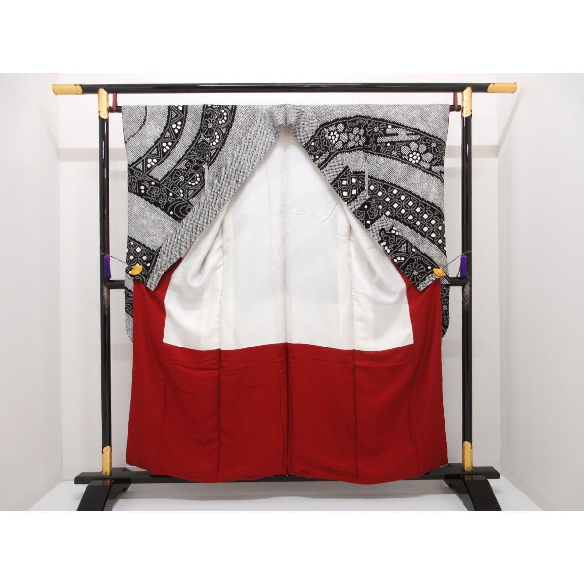 Furisode Kimono (Fully Dyed Kimono and Nagajuban) 2-Piece Set, Length S