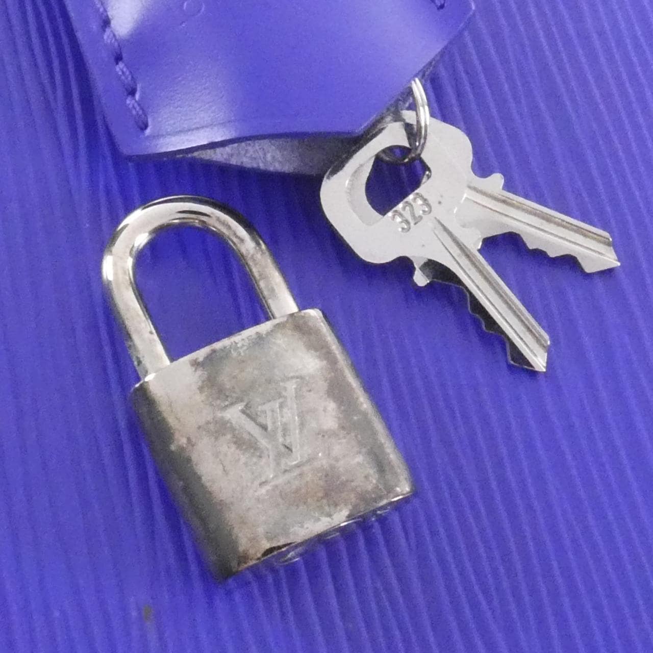 ルイヴィトン エピ アルマ PM M4060G バッグ