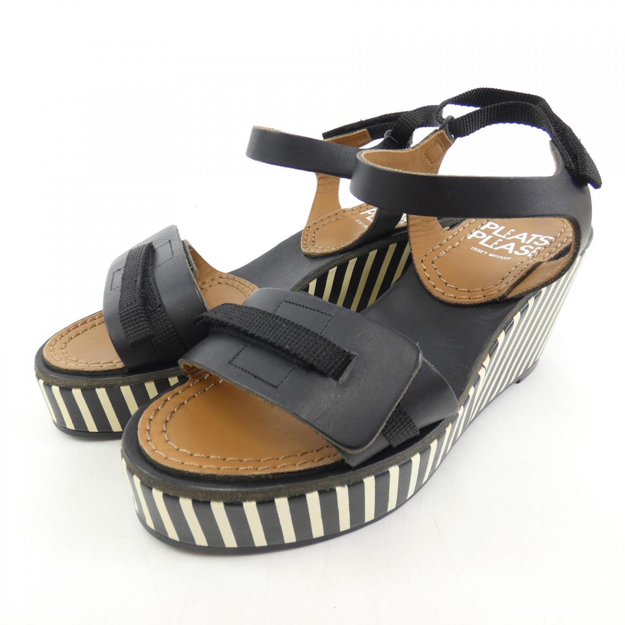 PLEATS PLEASE Sandals