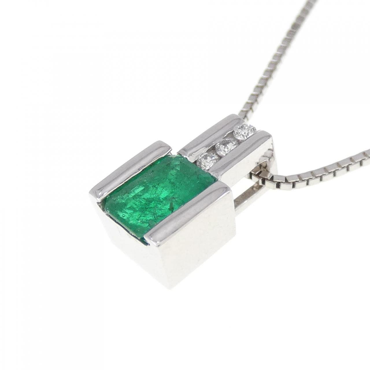 K18WG emerald necklace 0.636CT