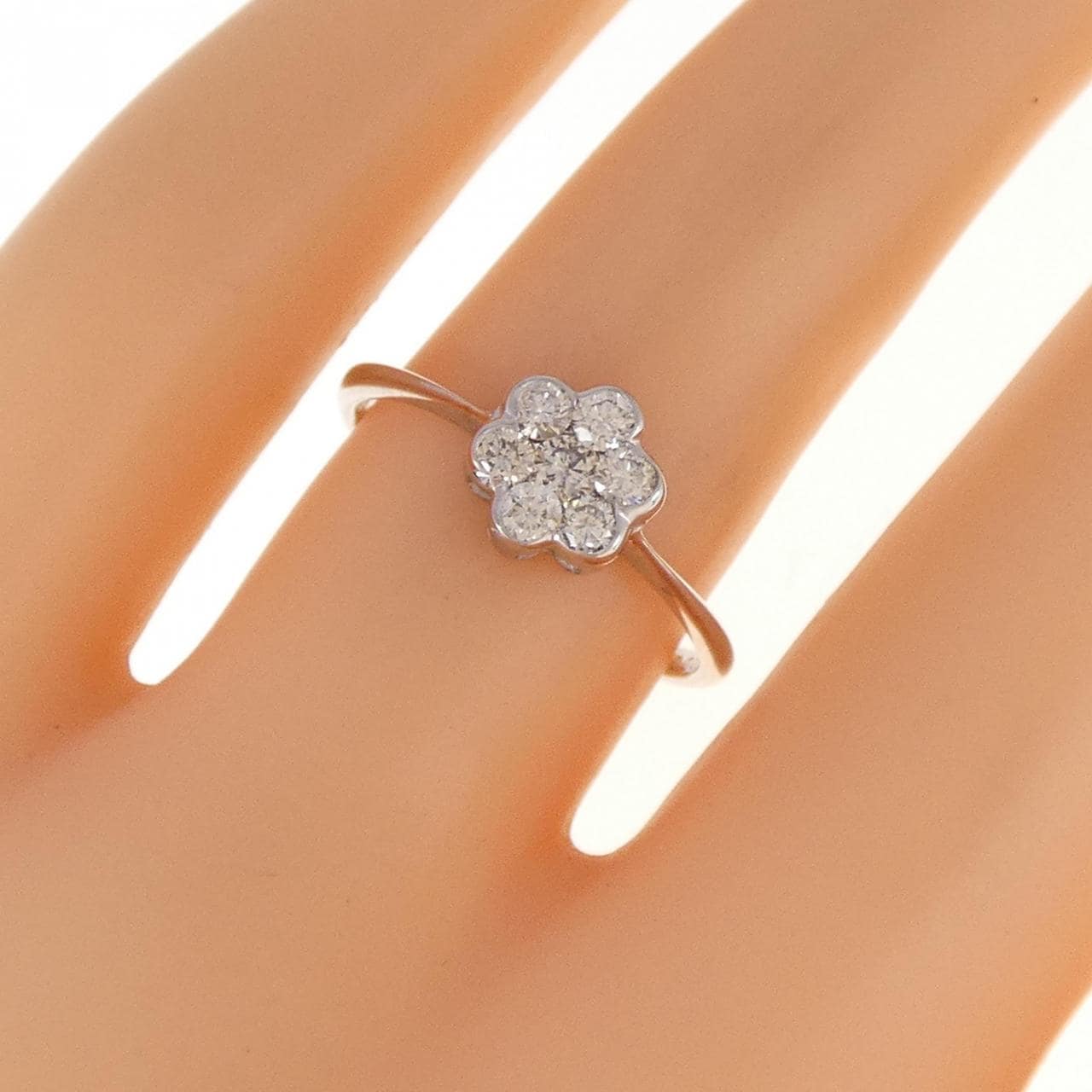 K18WG flower Diamond ring 0.30CT