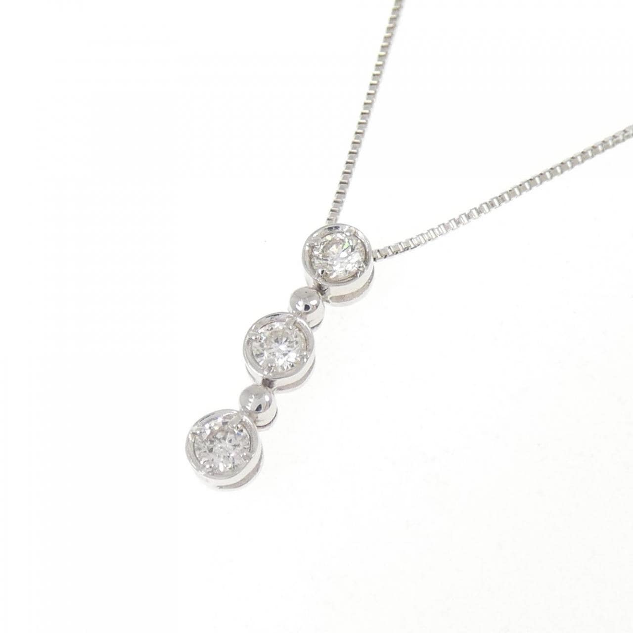K18WG スリーストーン ダイヤモンド ネックレス 0.15CT