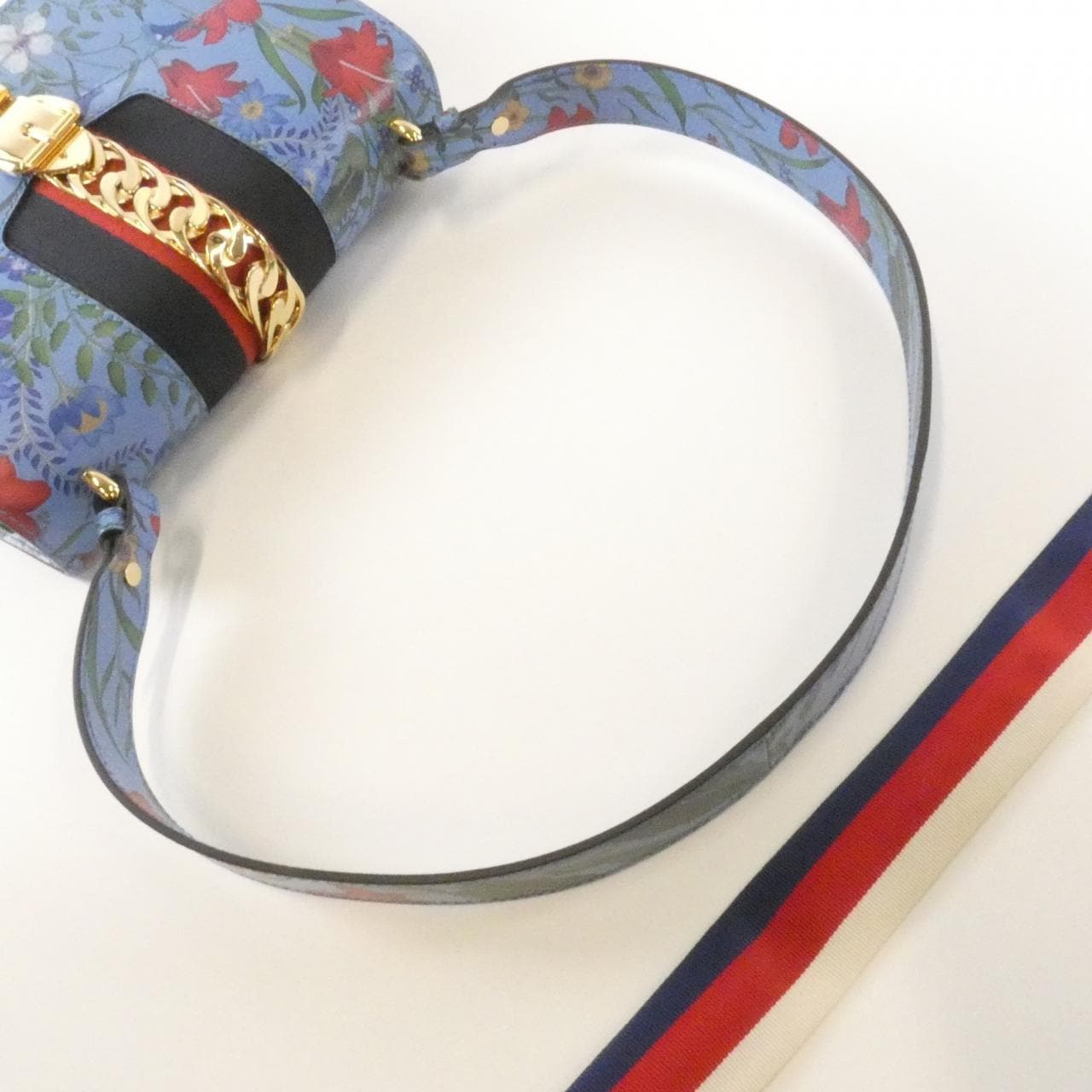 グッチ シルヴィ 421882 D7UCG ショルダーバッグ