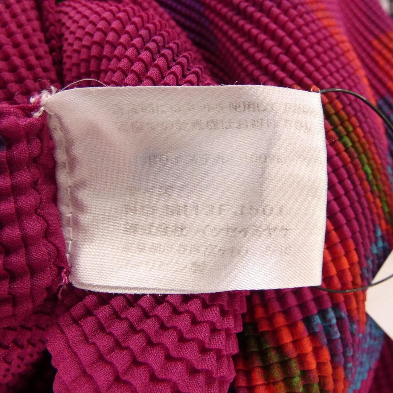 ミーイッセイミヤケ me ISSEY MIYAKE トップス