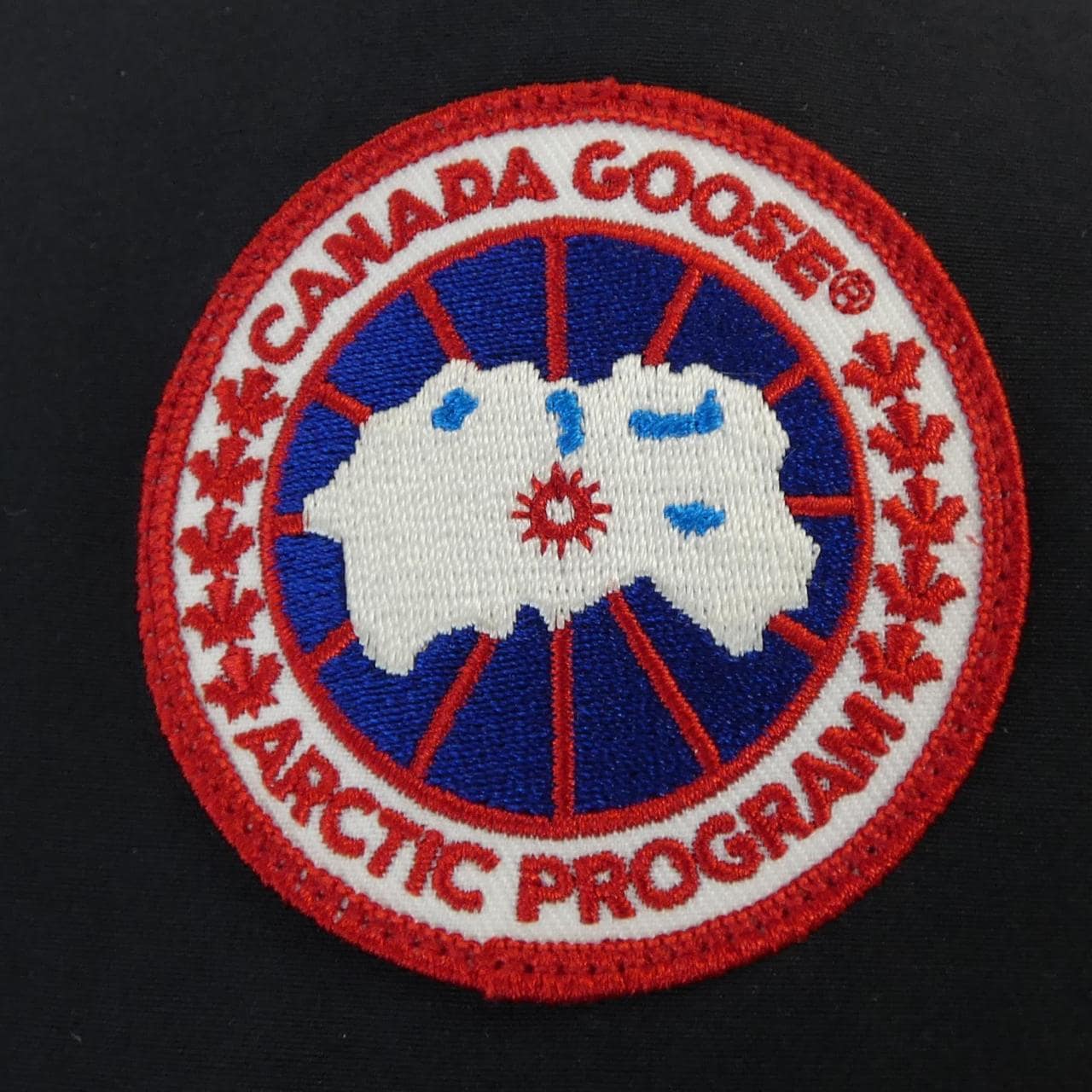 加拿大鹅CANADA GOOSE羽绒服