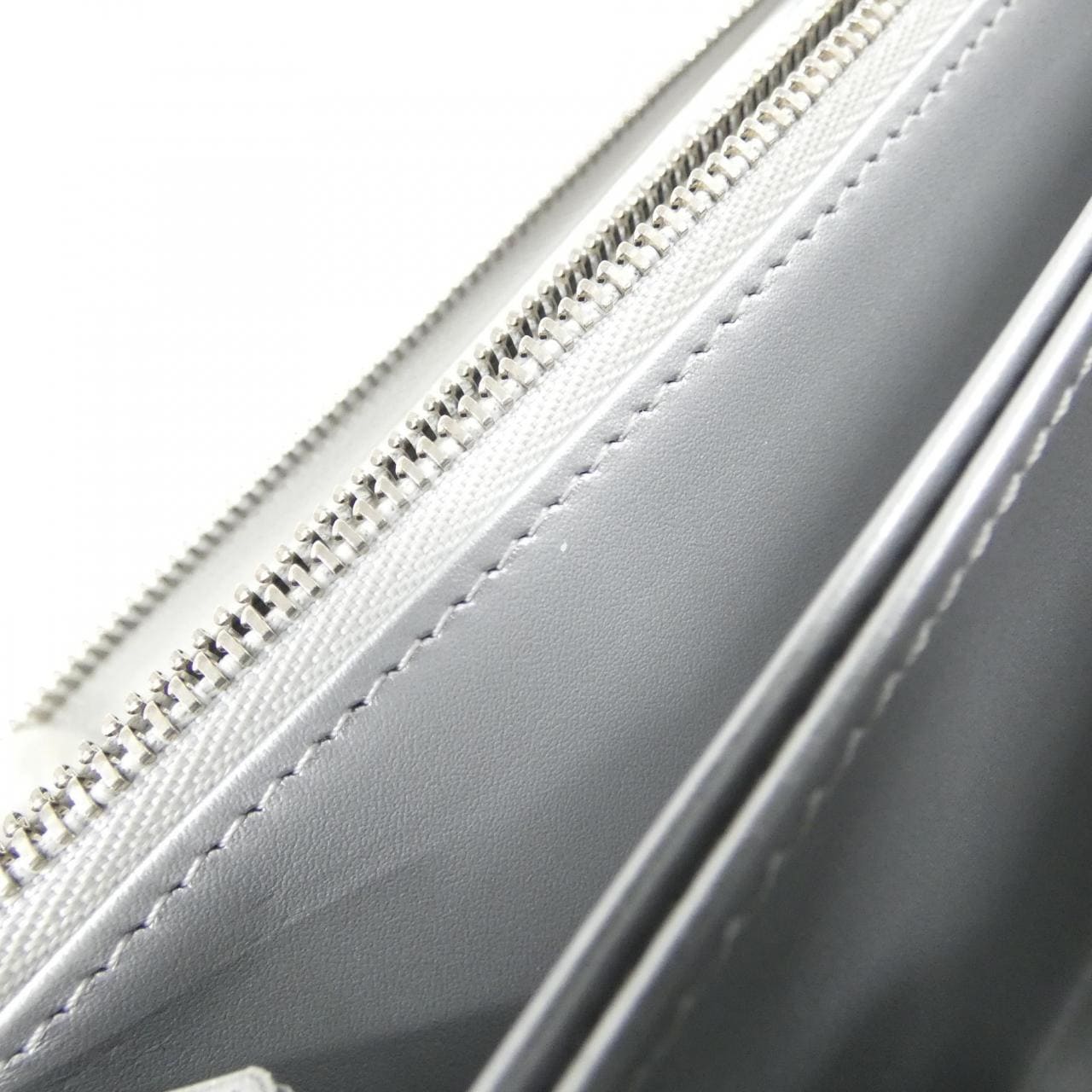 ルイヴィトン モノグラム ミロワール(LVスノー) ジッピー ウォレット M83543 財布