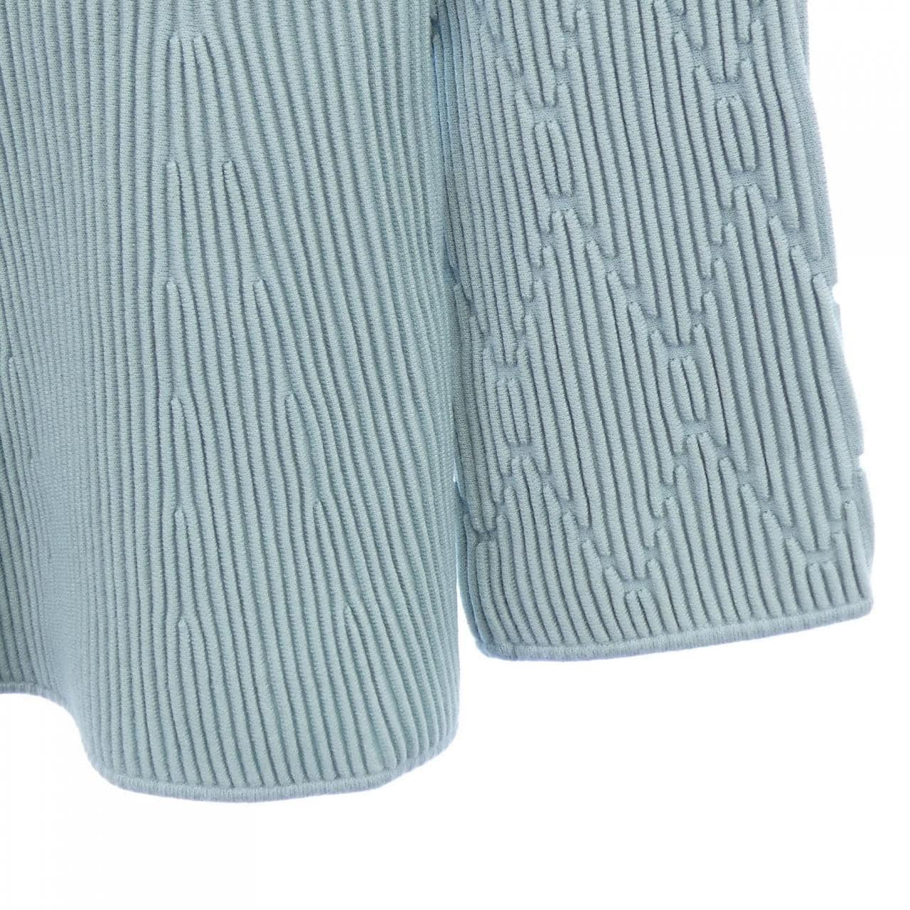 エンポリオアルマーニ EMPORIO ARMANI トップス