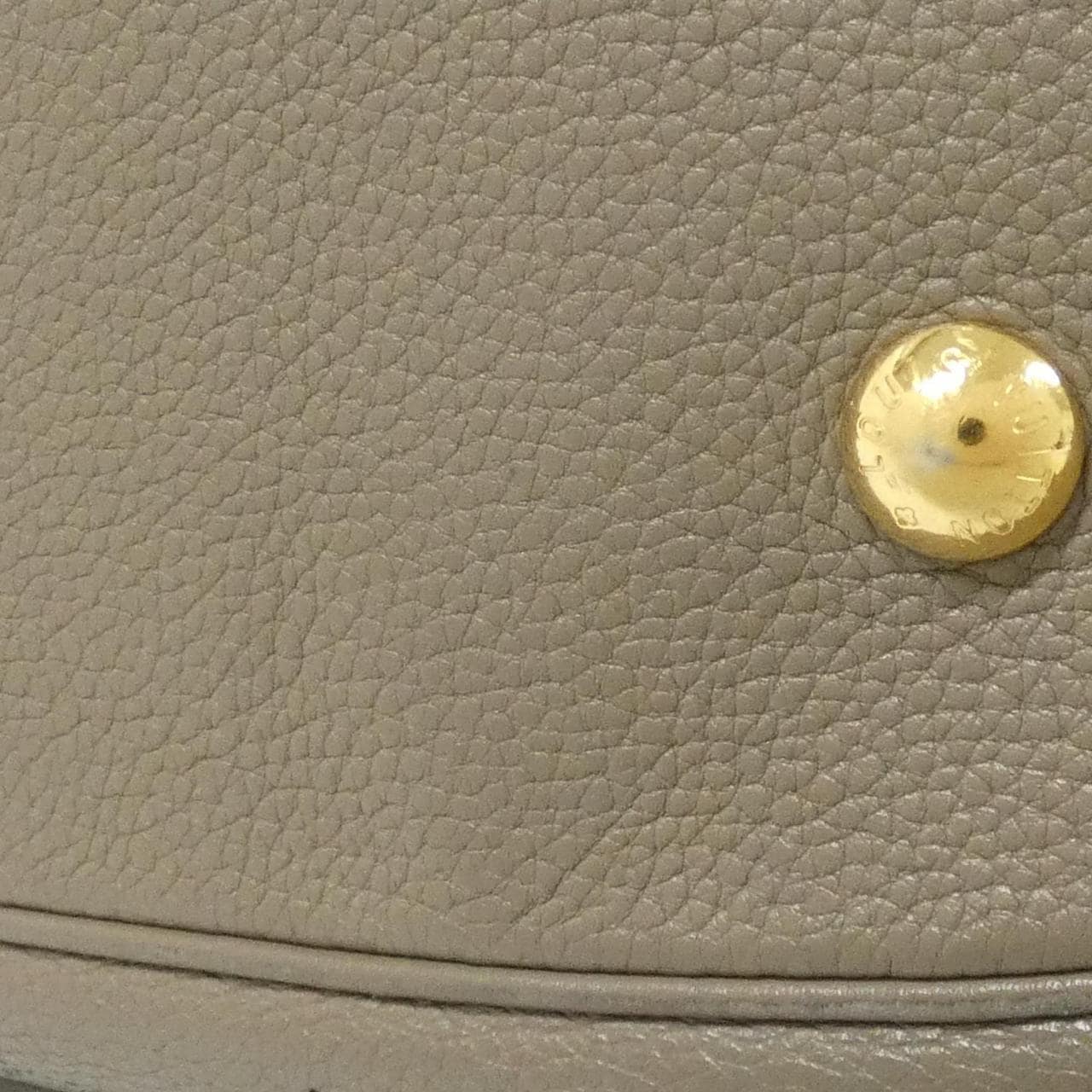 ルイヴィトン マヒナ XL M93119 ショルダーバッグ