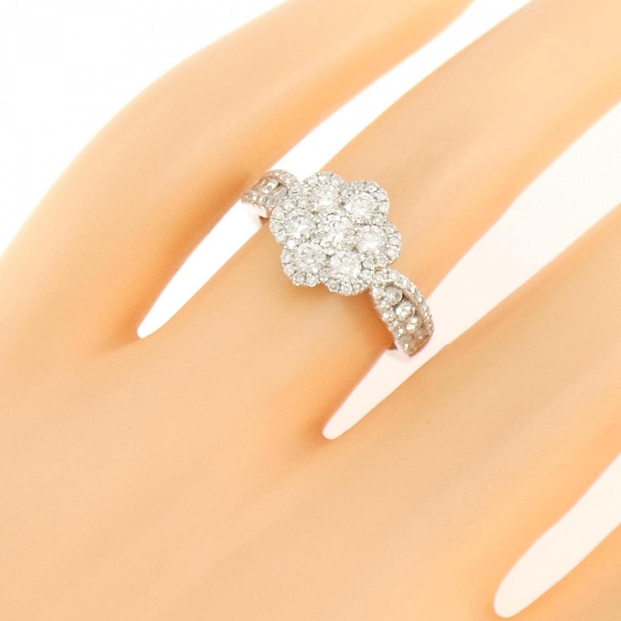 K18WG フラワー ダイヤモンド リング 0.94CT