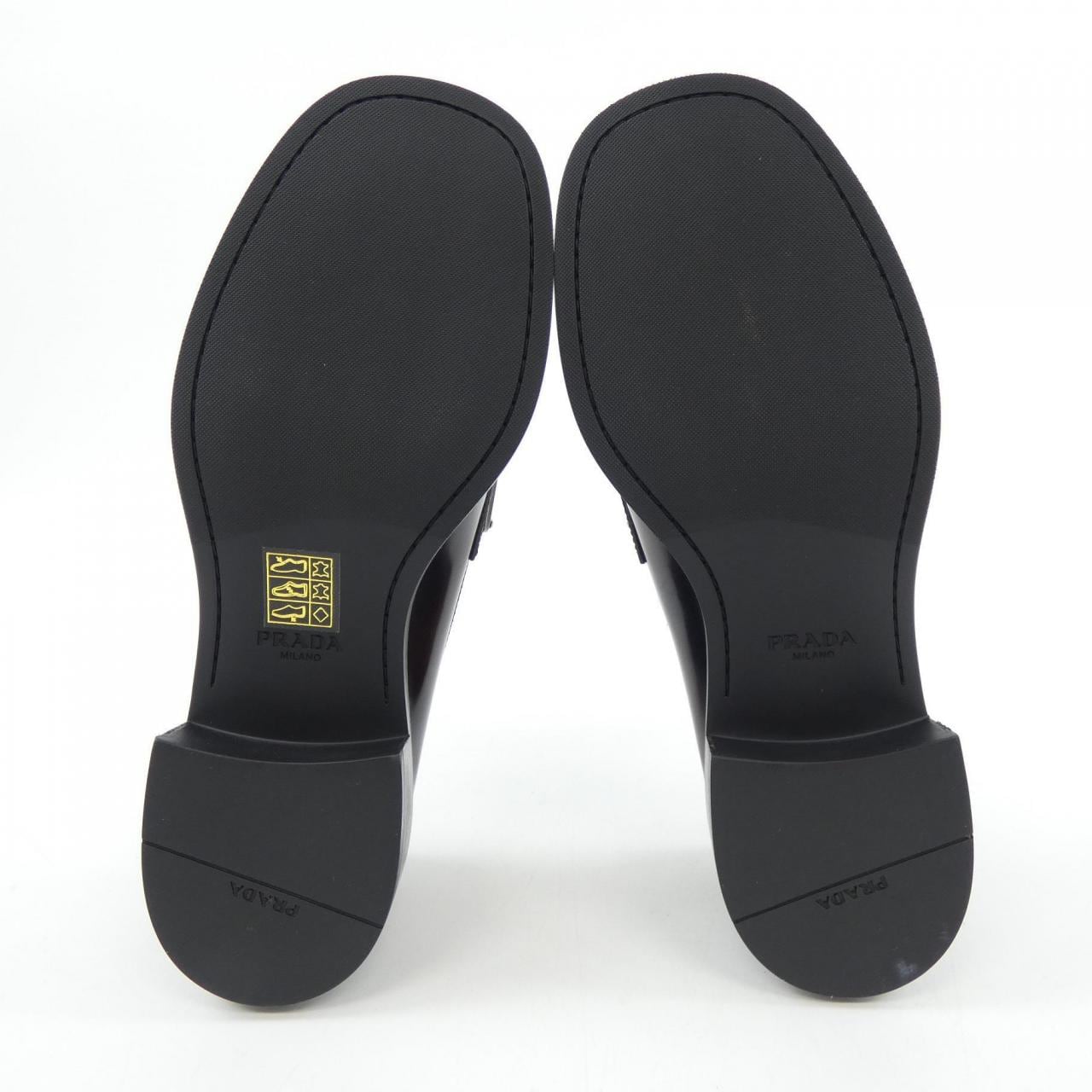 プラダ PRADA メタルディティール付ブラッシュドレザーローファー 1D981N シューズ