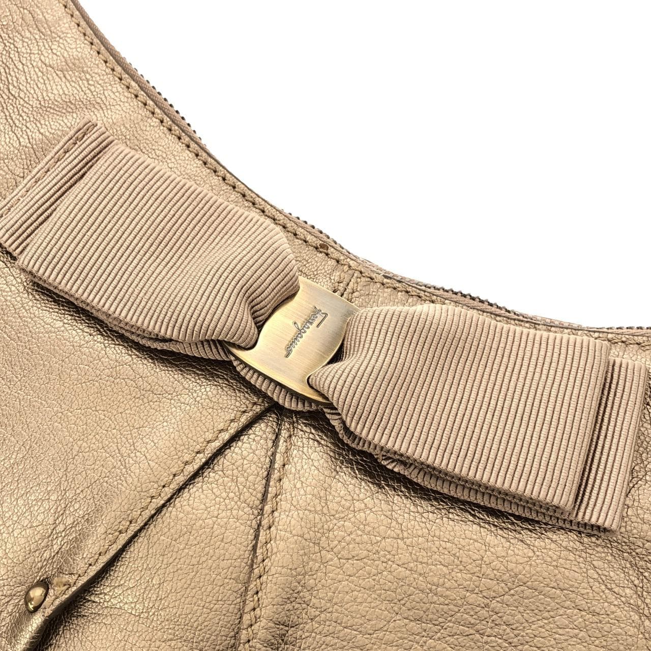 サルヴァトーレフェラガモ 21 B505 ショルダーバッグ