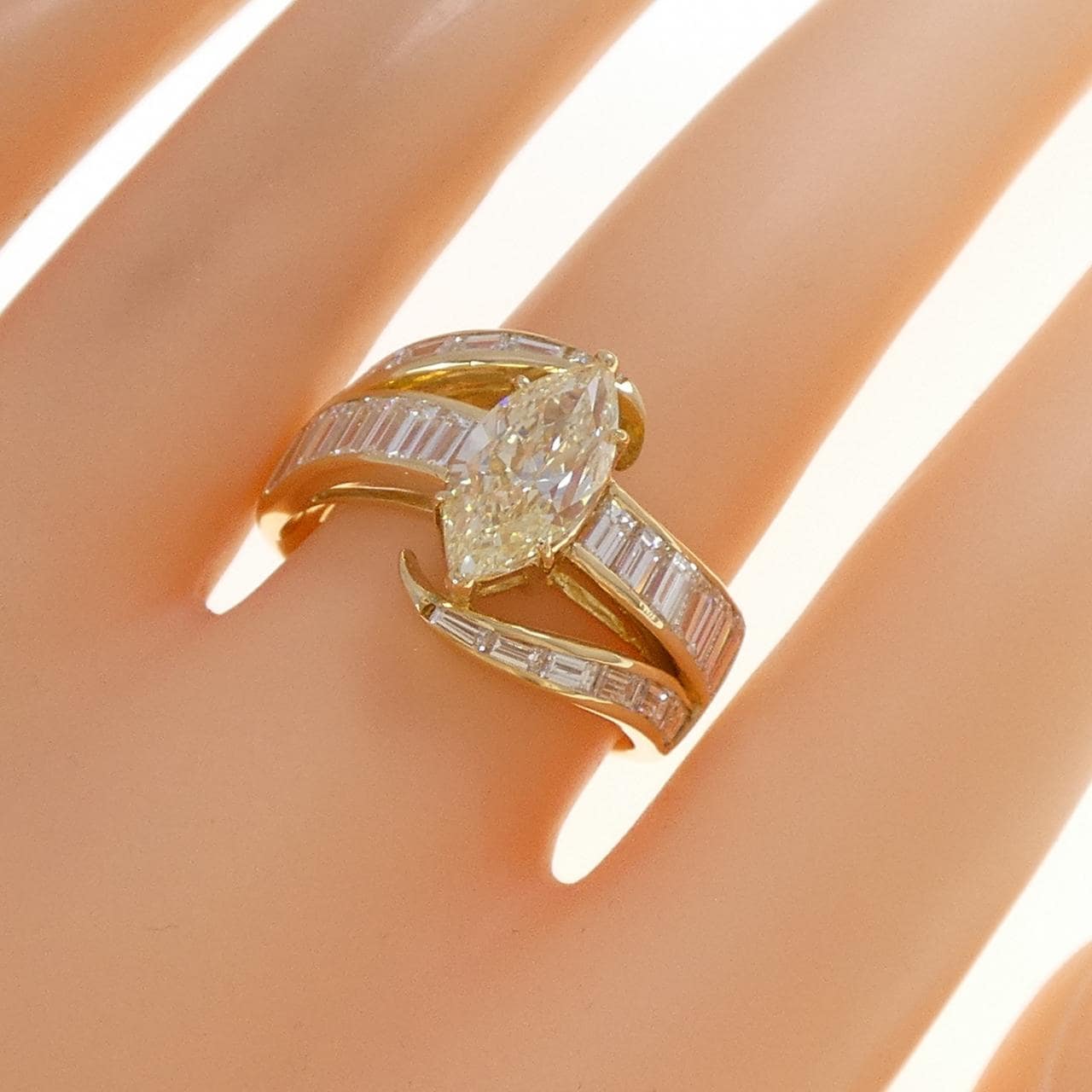 18K Yellow Diamond Ring 2.017CT LY VS2 Marquise Cut