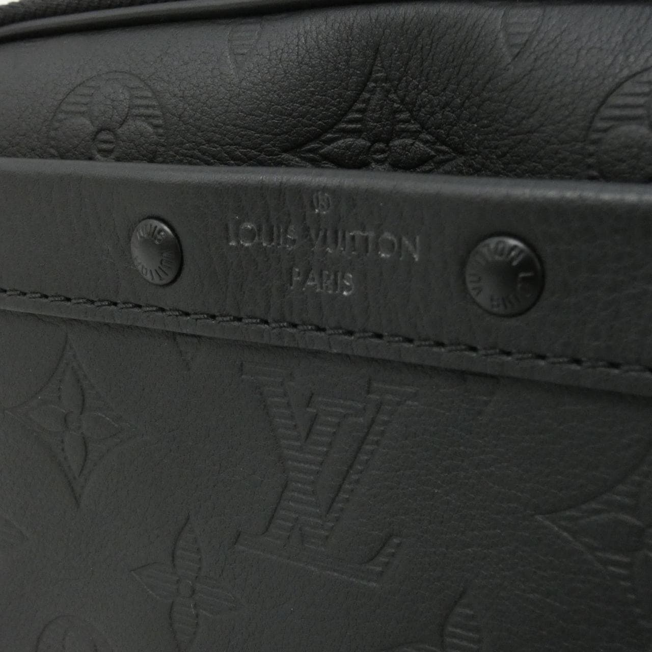 LOUIS VUITTON Monogram Shadow Alpha 可穿戴钱包 M82544 单肩包