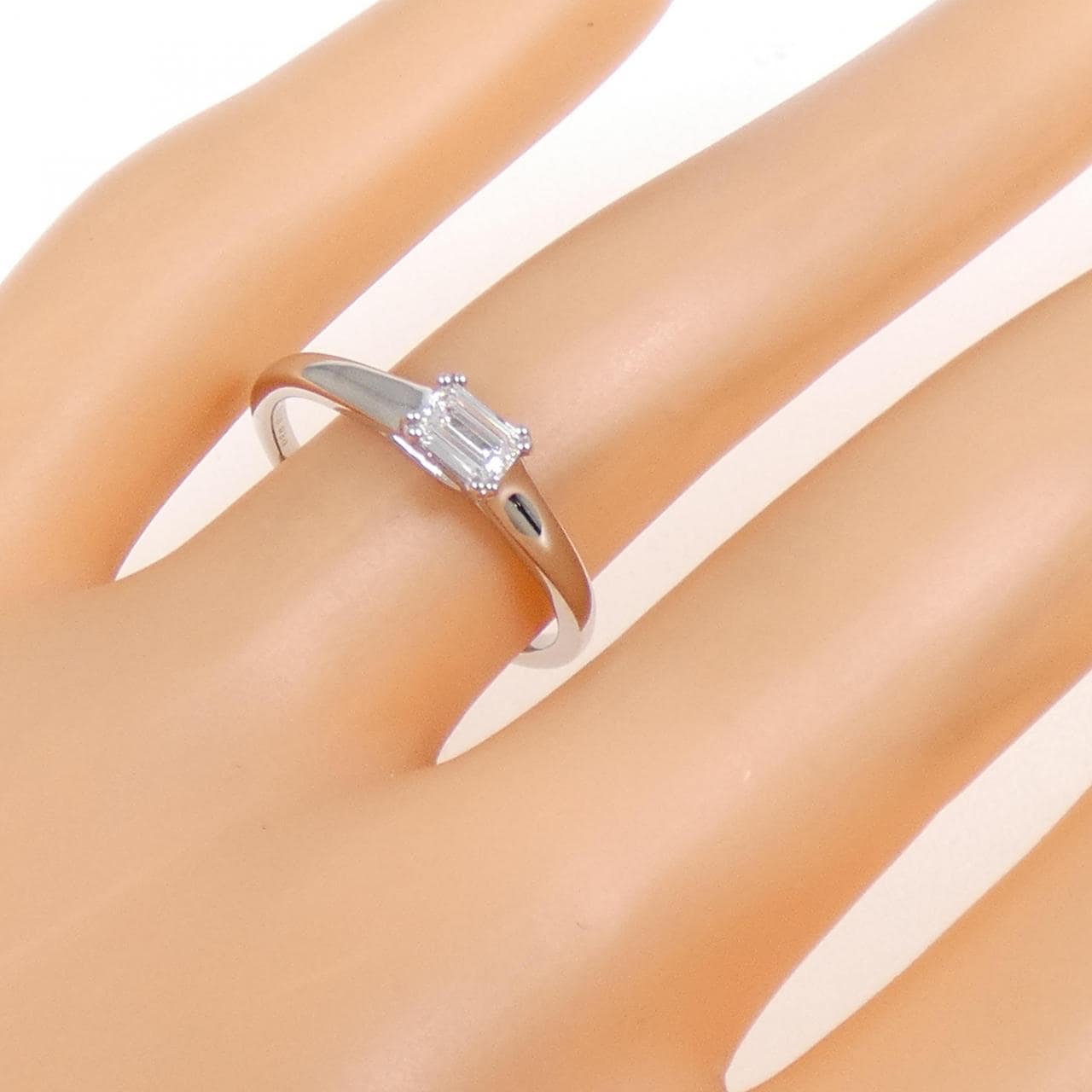 PT950 ダイヤモンド リング 0.30CT D SI1 エメラルドカット