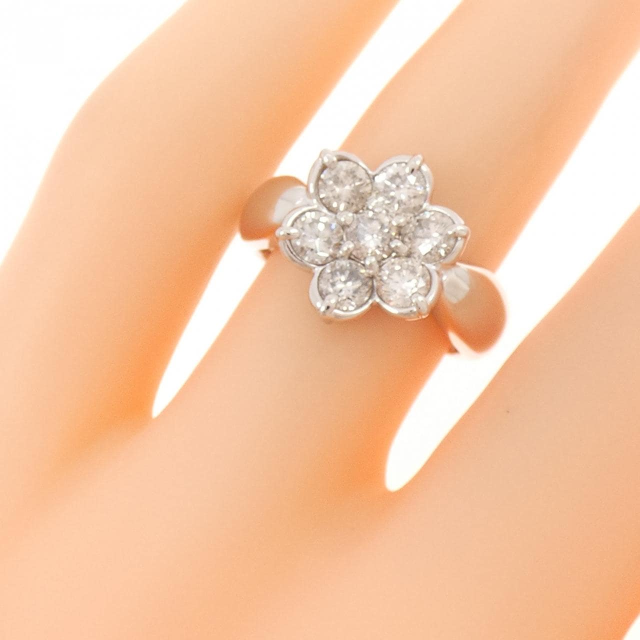 PT900 Flower Diamond Ring 1.07CT