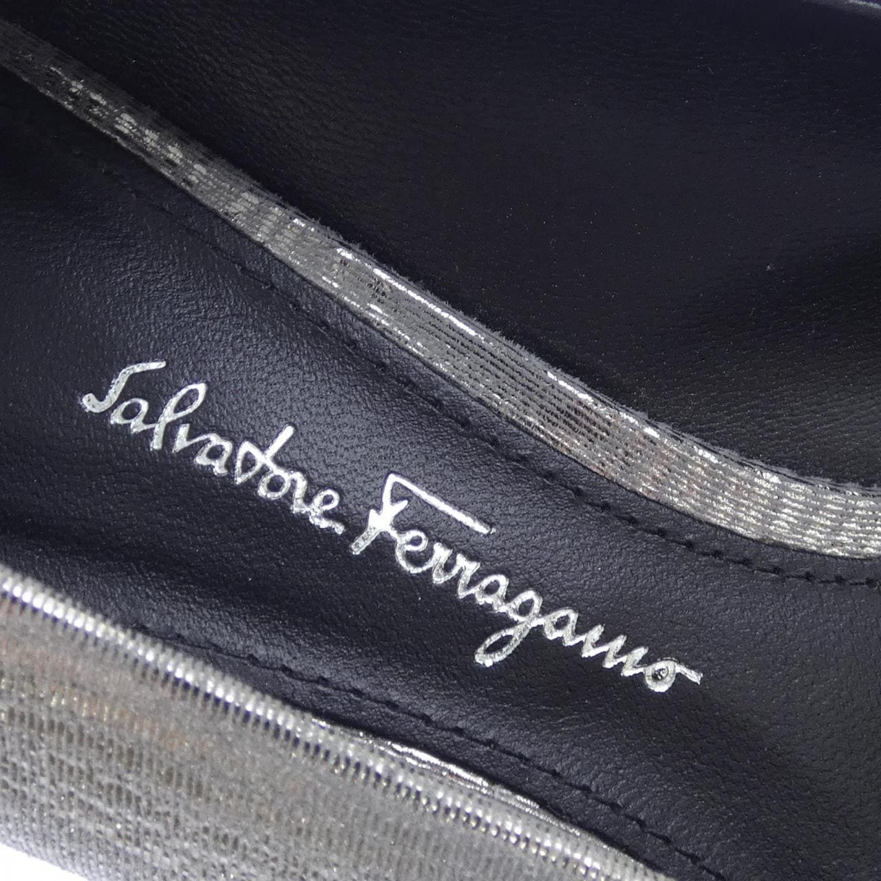 サルヴァトーレフェラガモ SALVATORE FERRAGAMO VARA パンプス