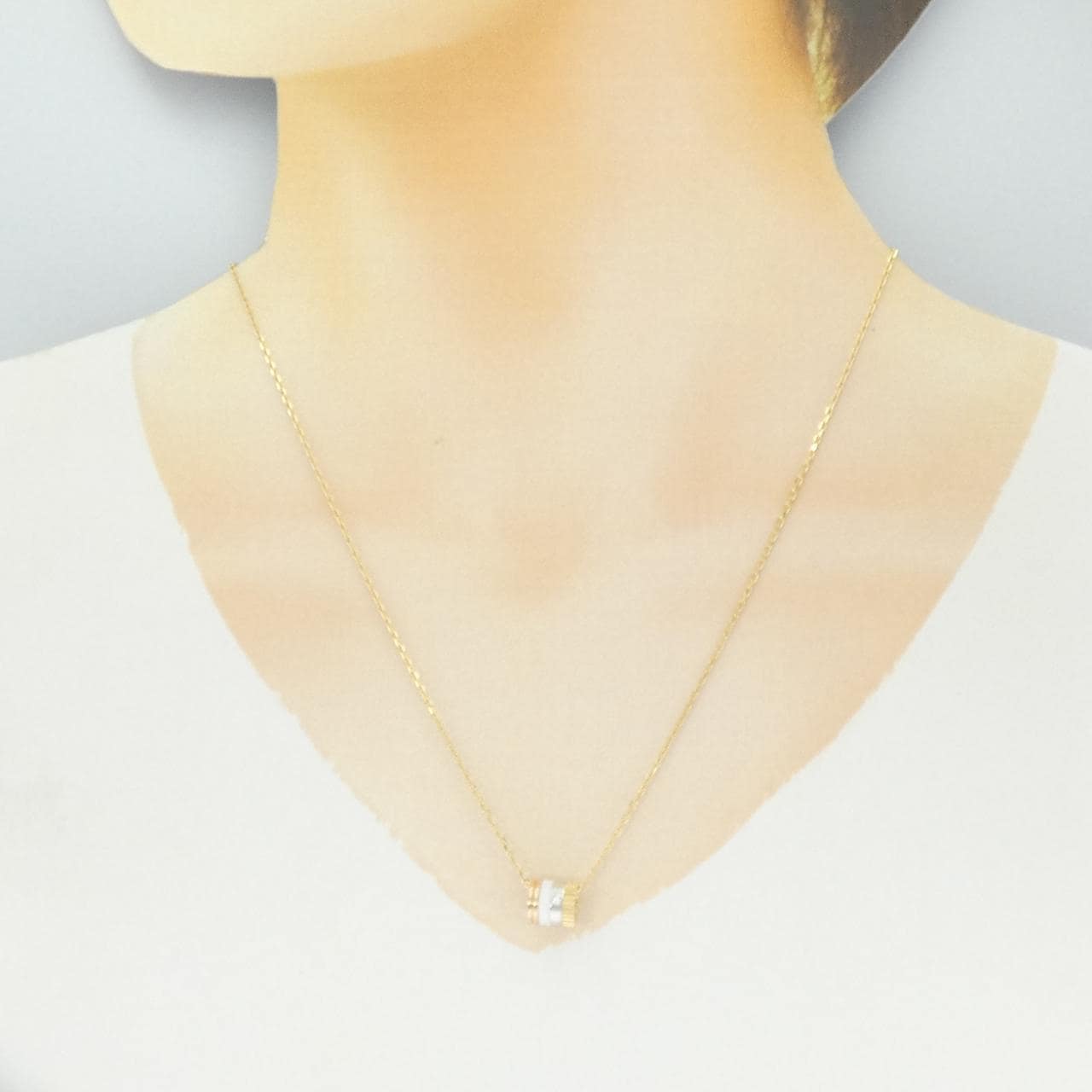 ブシュロン キャトル ホワイト スモール ネックレス