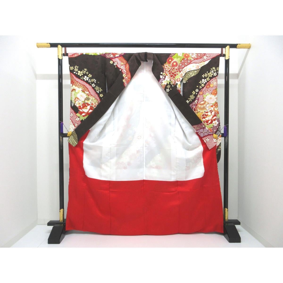 振袖　友禅金彩加工　刺繍入り