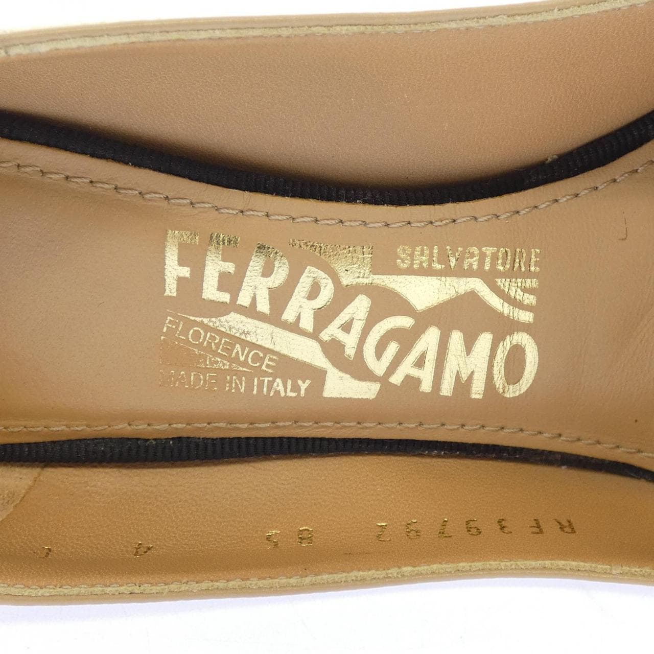 サルヴァトーレフェラガモ SALVATORE FERRAGAMO パンプス