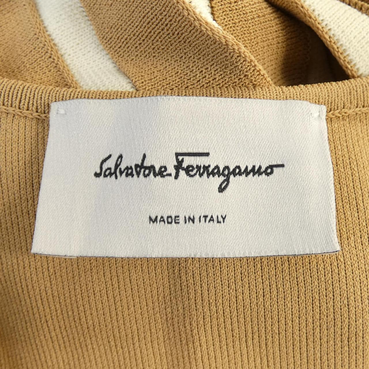 サルヴァトーレフェラガモ SALVATORE FERRAGAMO ワンピース