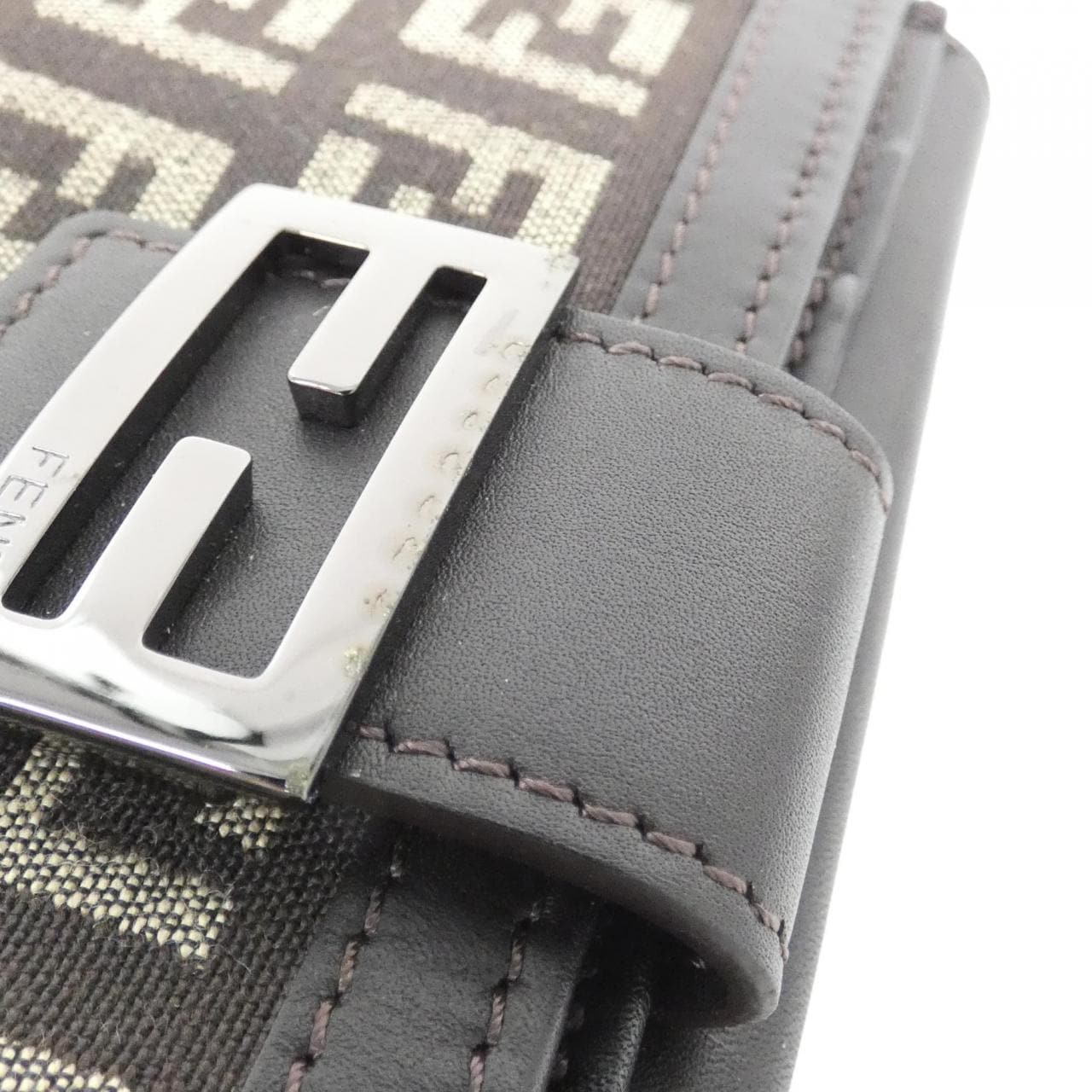 フェンディ 8M0160 JQ4 財布
