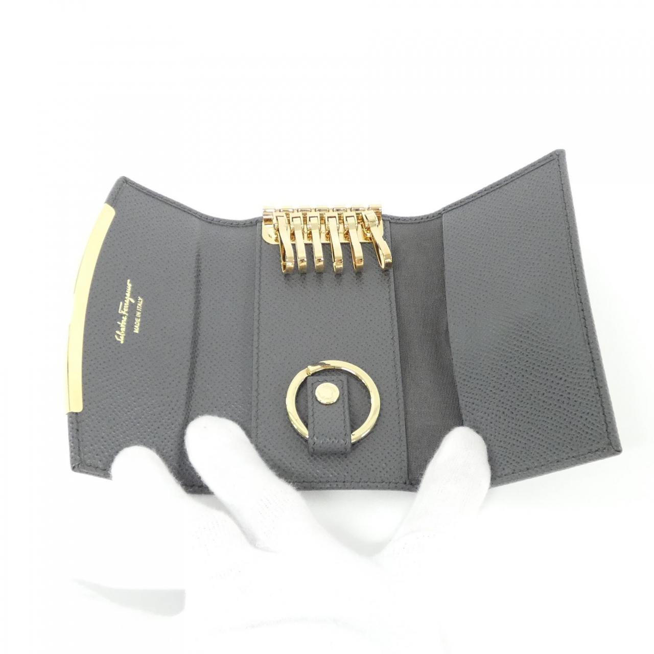 サルヴァトーレフェラガモ 22 D151 キーケース