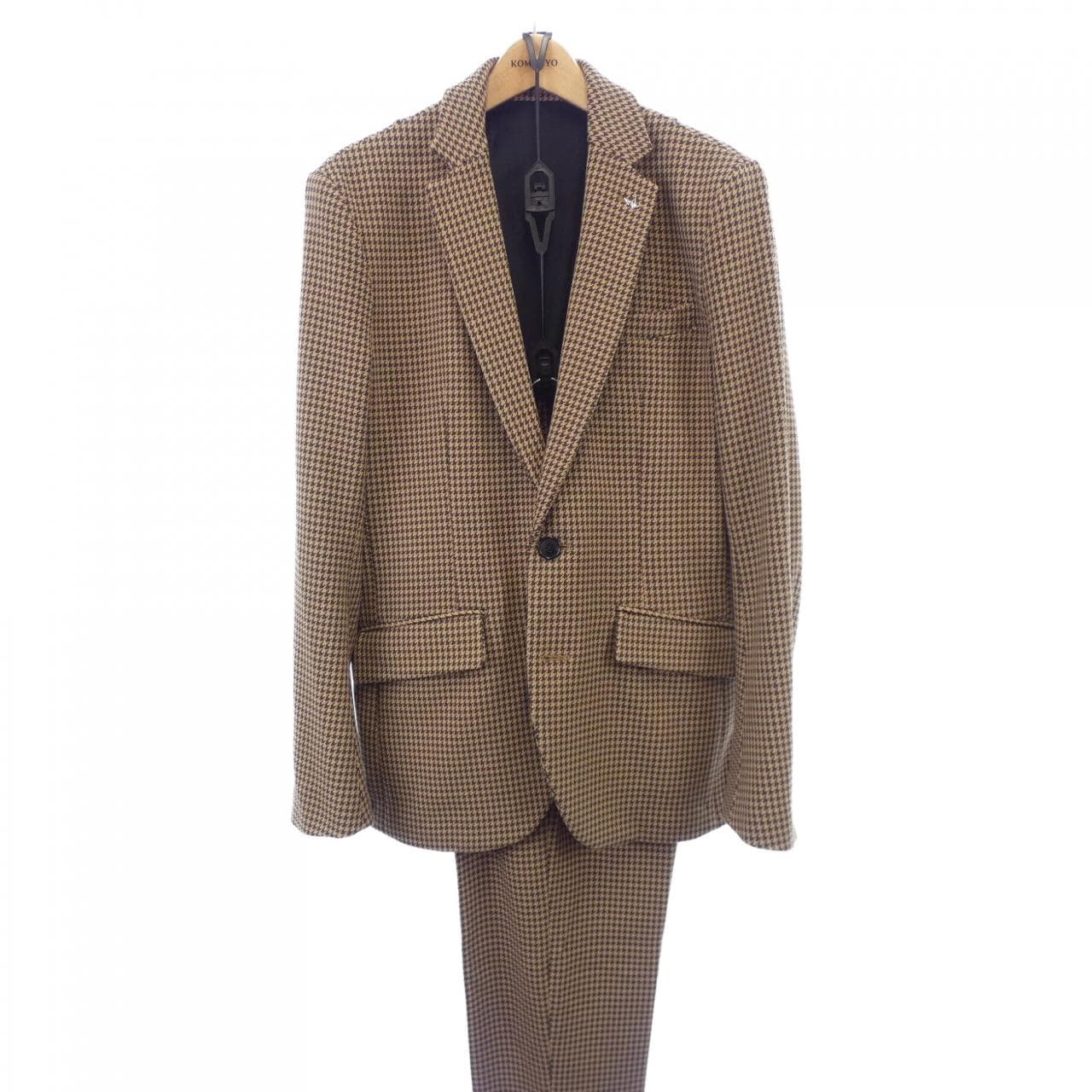 ウノピュウノウグァーレトレ 1 piu 1 uguale 3 スーツ