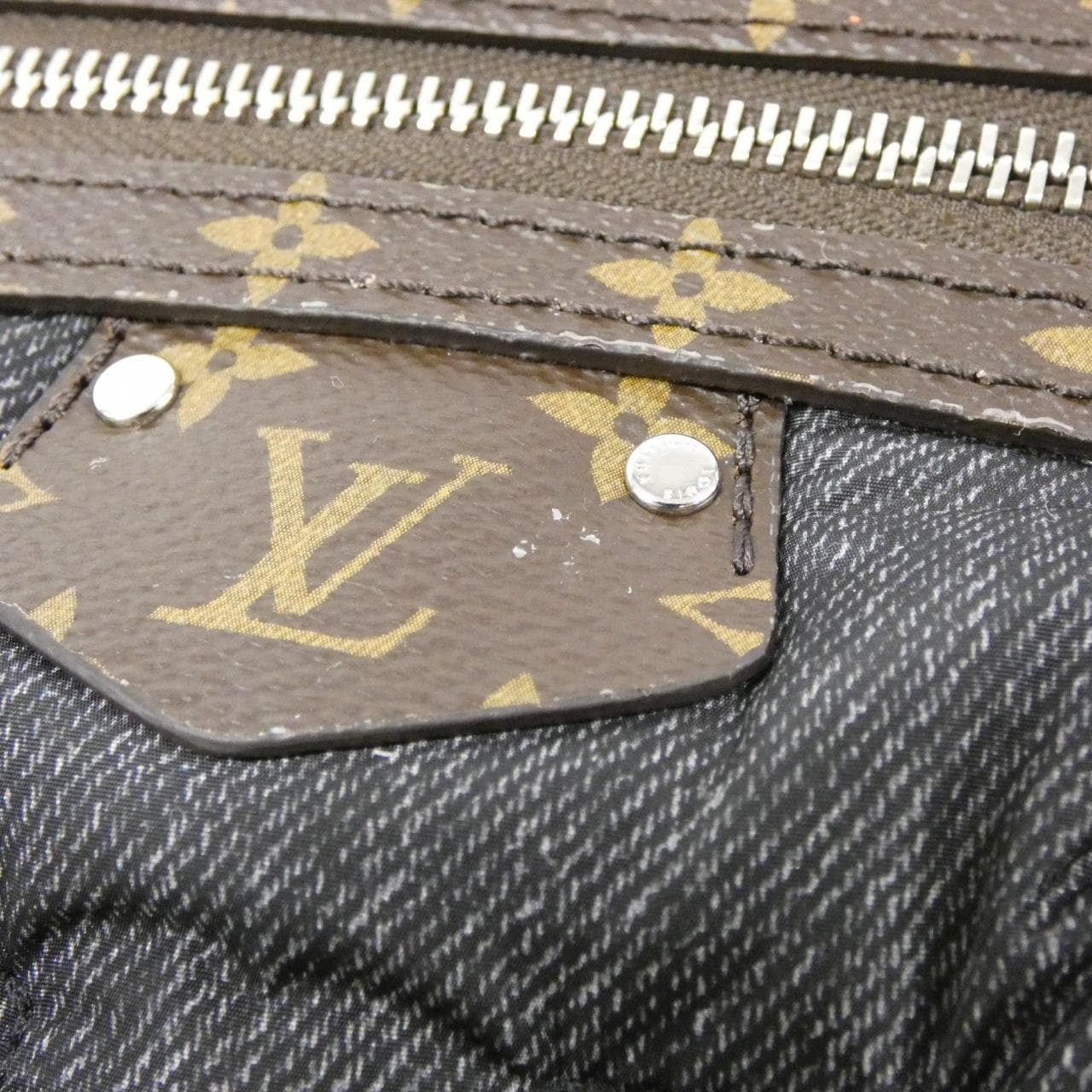 LOUIS VUITTON Puffy Glam (LV SKI) 高腰肩背包 M26542
