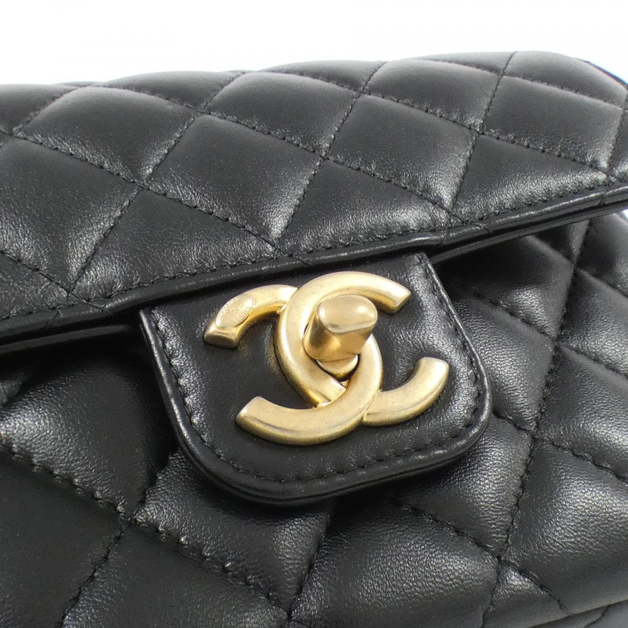 CHANEL shoulder bag