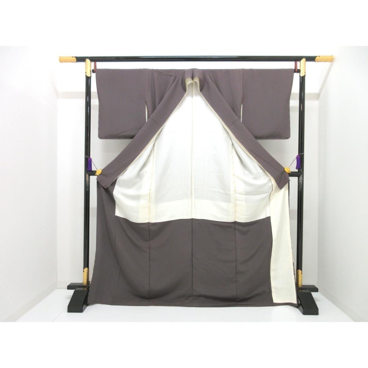 【未使用品】色留袖　刺繍加工　友禅金彩加工　蔦