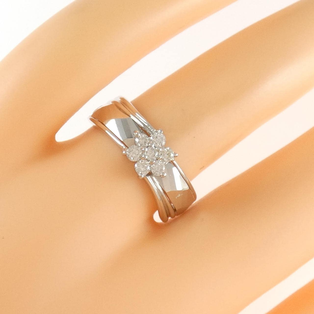 PT900 フラワー ダイヤモンド リング 0.23CT