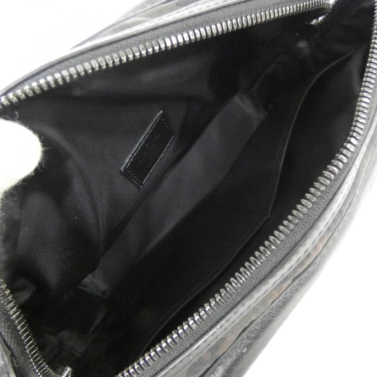 ルイヴィトン モノグラム カモフラージュ ソフトトランク M56428 ショルダーバッグ