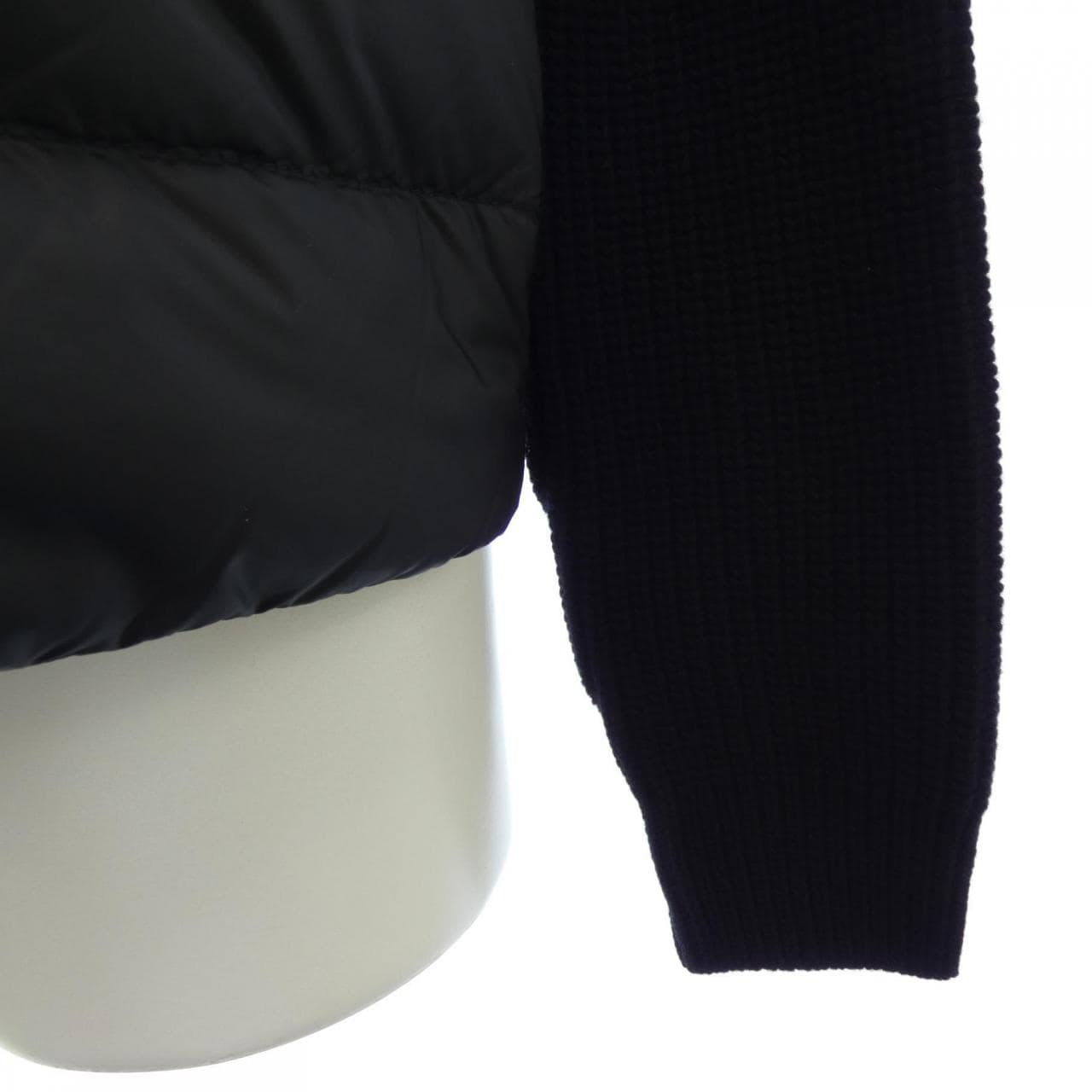 【新品】モンクレール MONCLER 20939B00028 ダウンジャケット