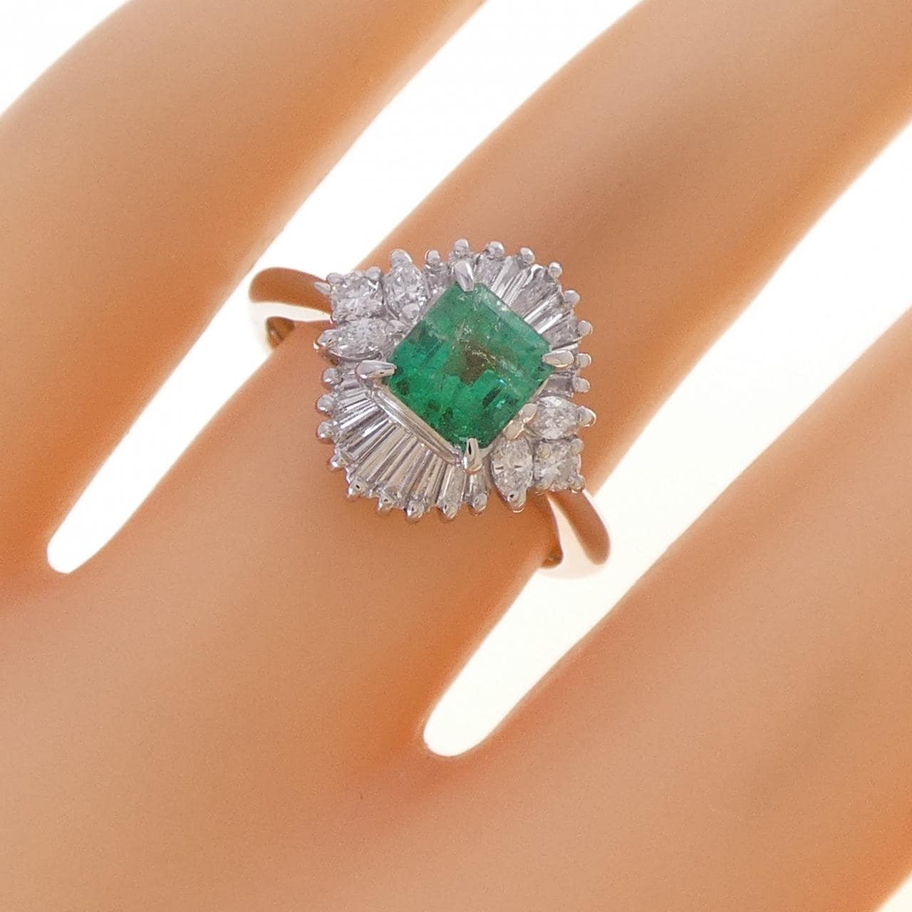 PT900 エメラルド リング 0.82CT