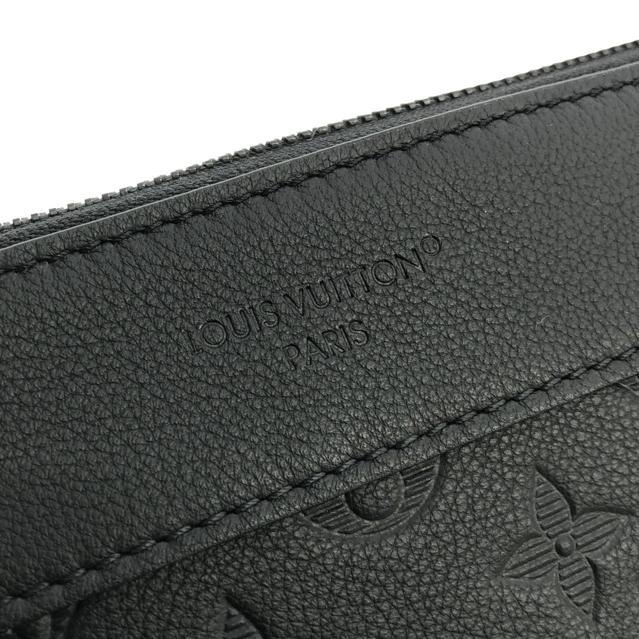 ルイヴィトン モノグラム シャドウ ポシェット ヴォワヤージュ スープル M82545 バッグ