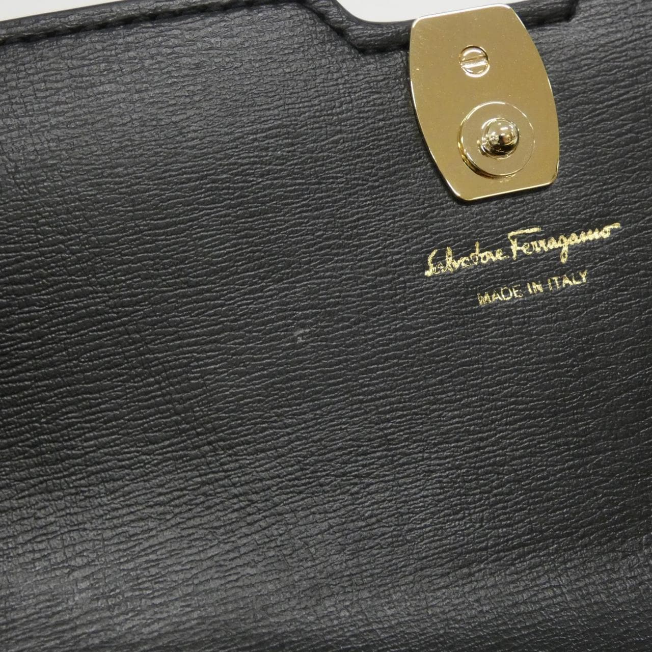 サルヴァトーレフェラガモ 22 E008 財布