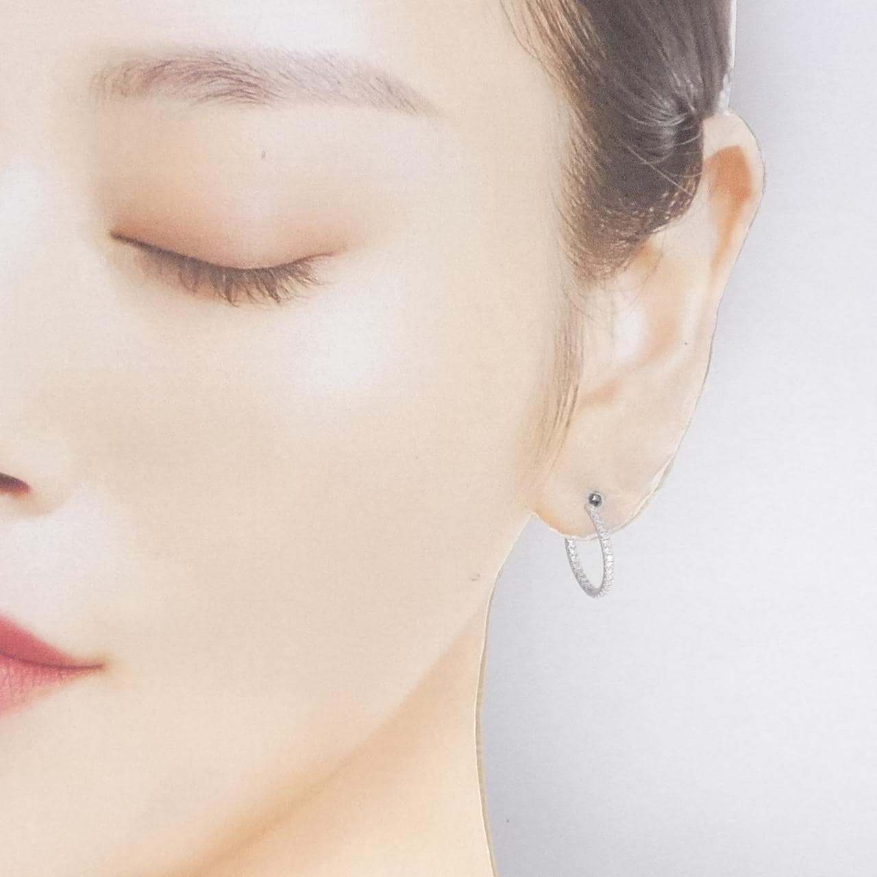 デビアス マイクロ パヴェ フープ ピアス