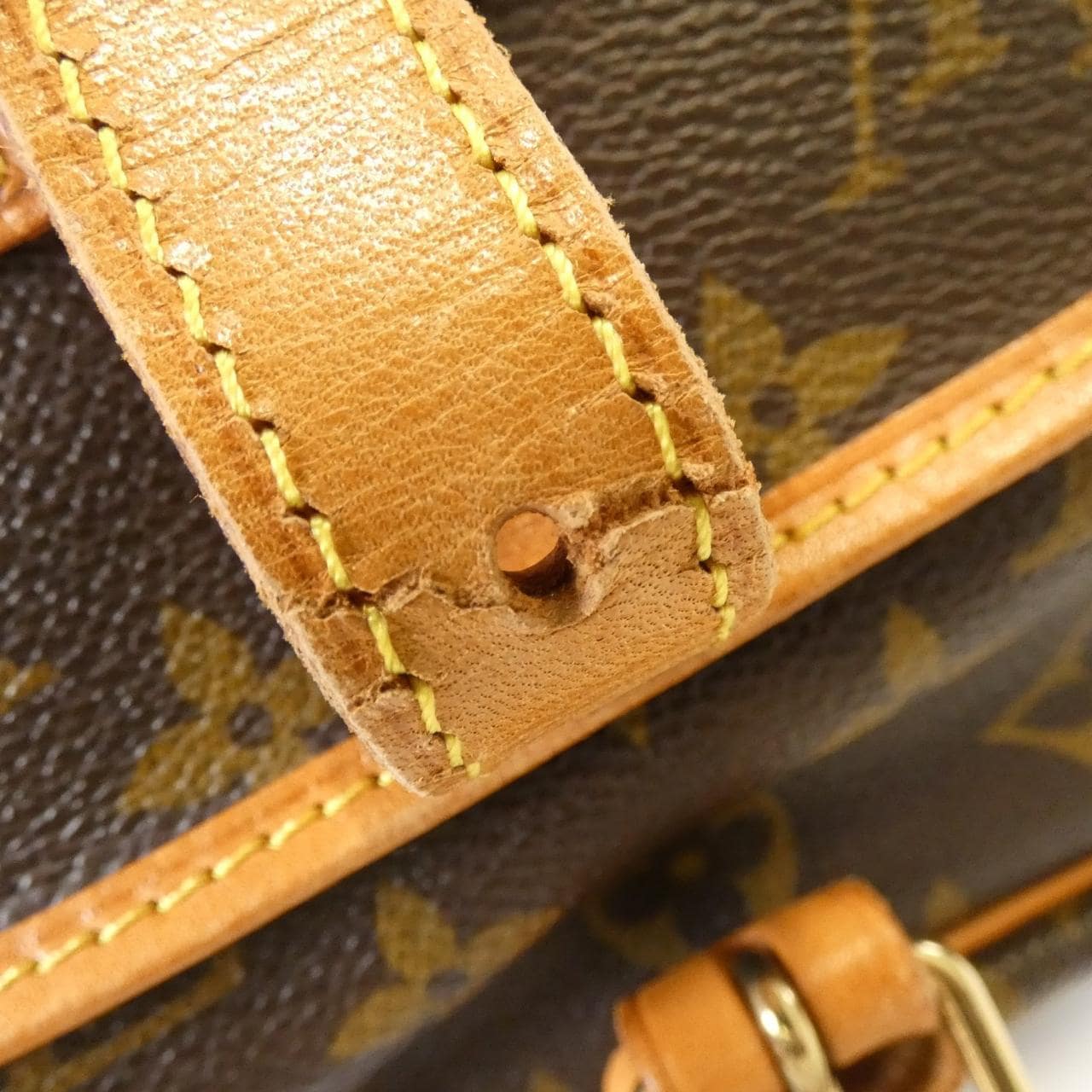 ルイヴィトン モノグラム ソミュール 30cm M42256 ショルダーバッグ