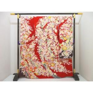 振袖　友禅金彩加工　刺繍入り