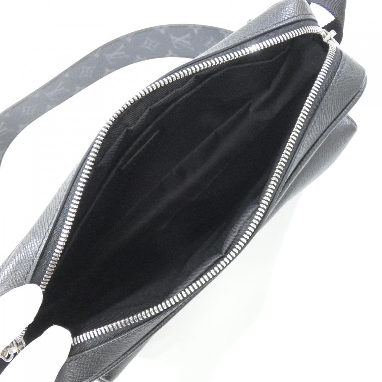 ルイヴィトン タイガ ラマ アウトドア メッセンジャー PM M30233 ショルダーバッグ