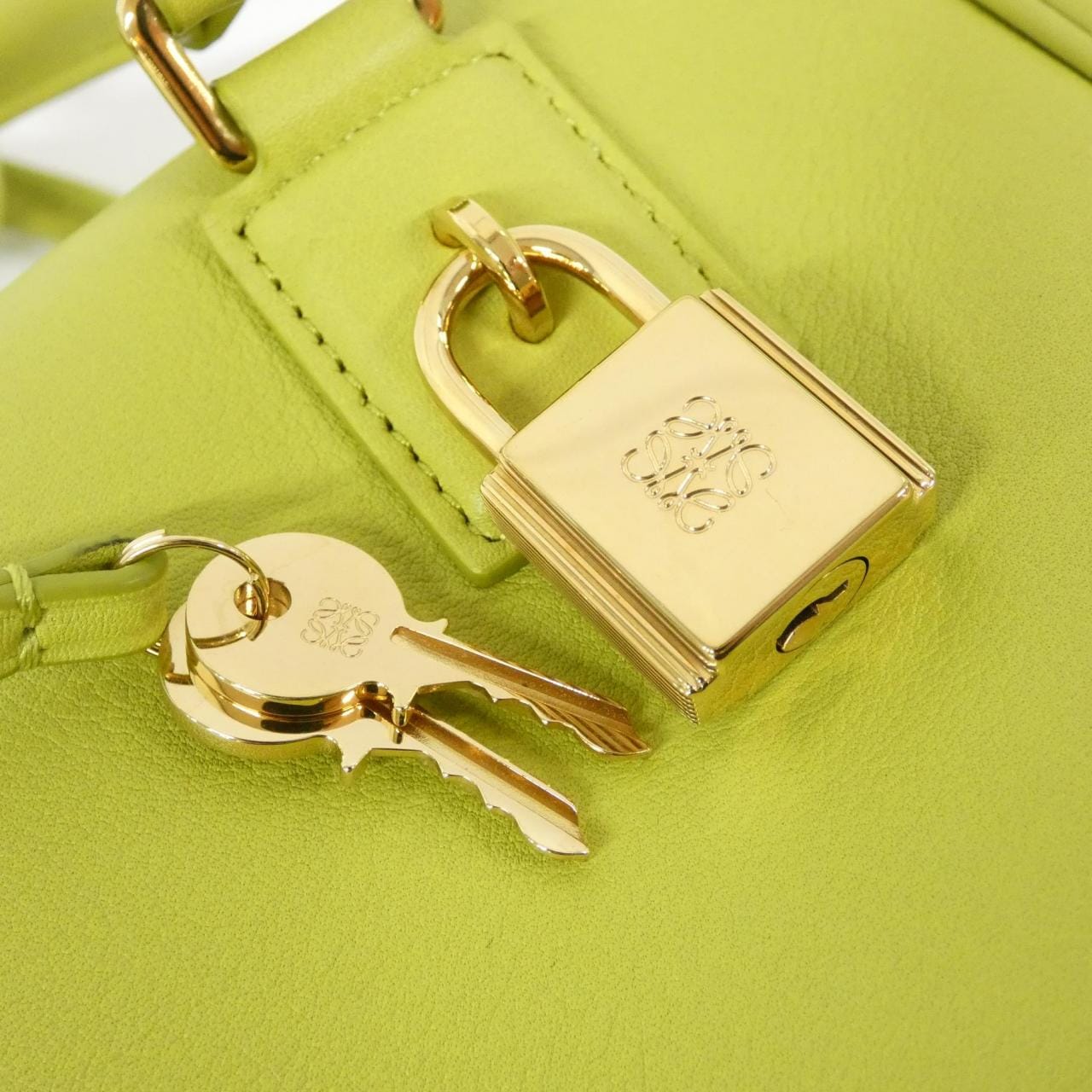 ロエベ アマソナ19 スクエア A039N10X03 バッグ