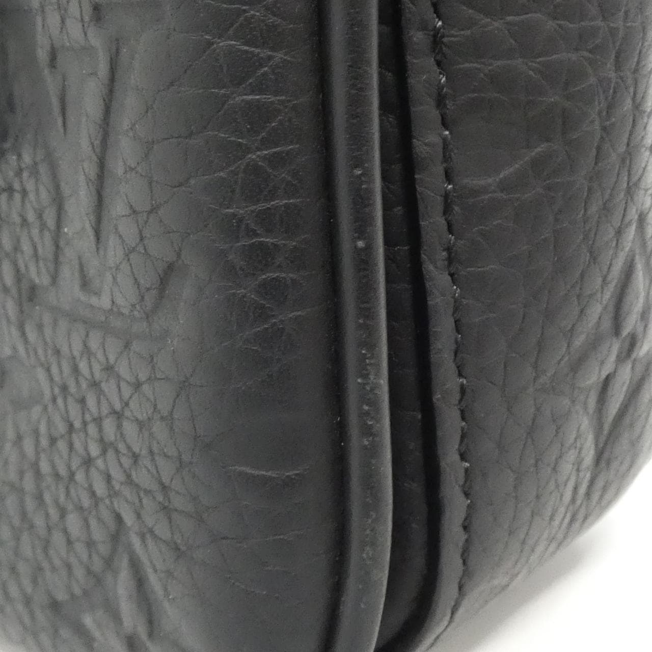 ルイヴィトン トリヨン モノグラム Sロック ヴェルティカル ウエアラブル ウォレット M81524 ショルダーバッグ