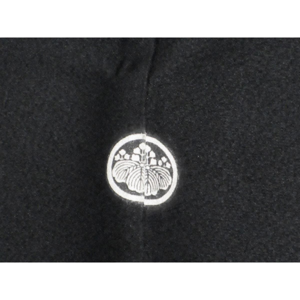 留袖　友禅金彩加工　刺繍入り　丸に五三の桐