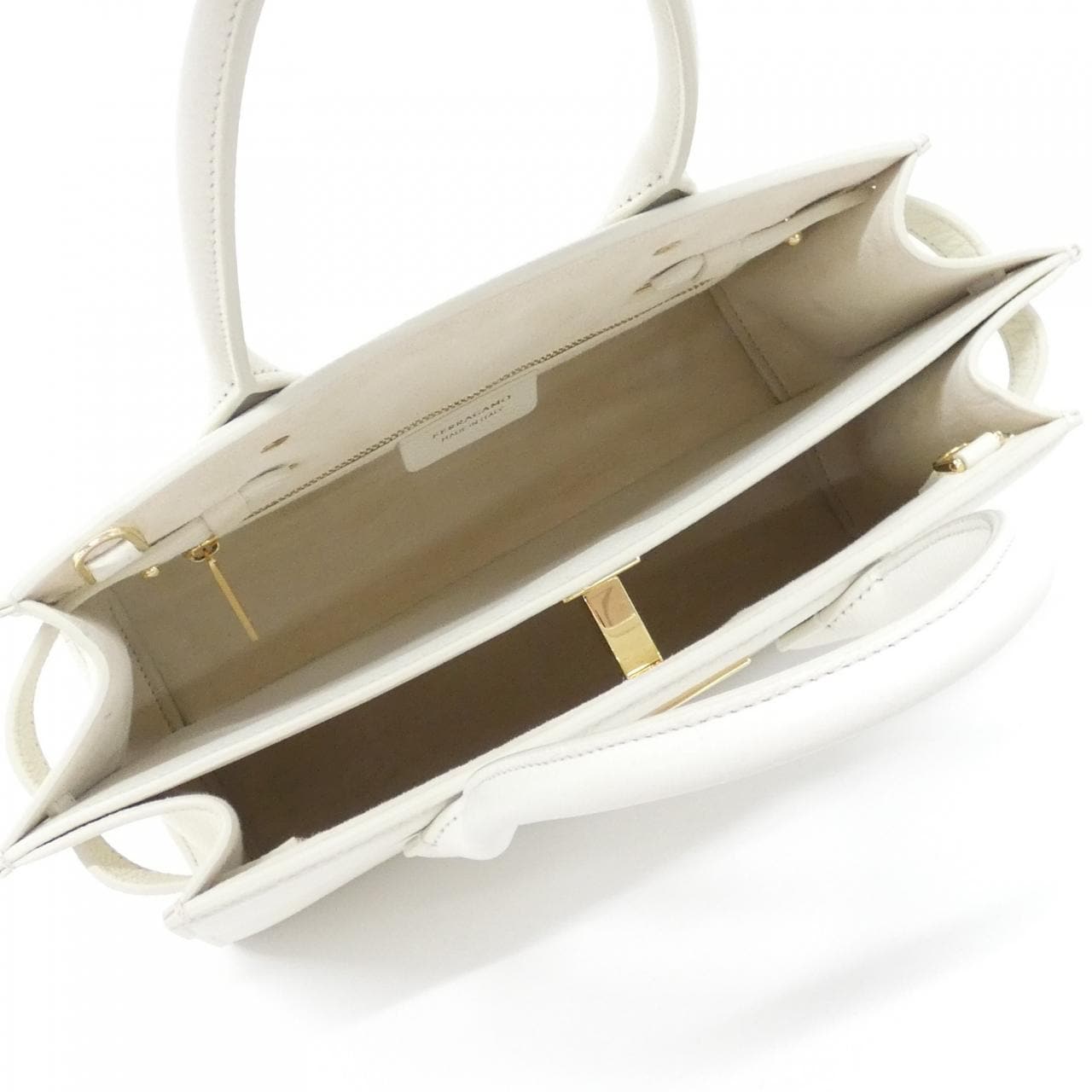 サルヴァトーレフェラガモ NEW THE STUDIO 21 A112 バッグ