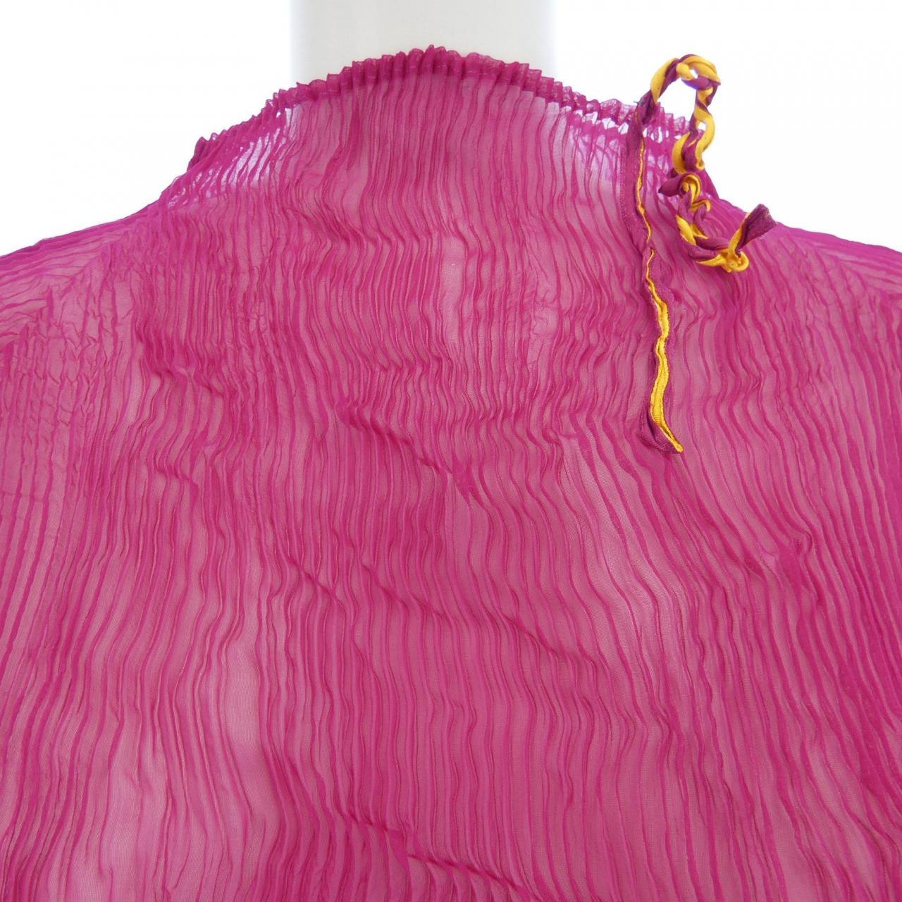 イッセイミヤケ ISSEY MIYAKE トップス