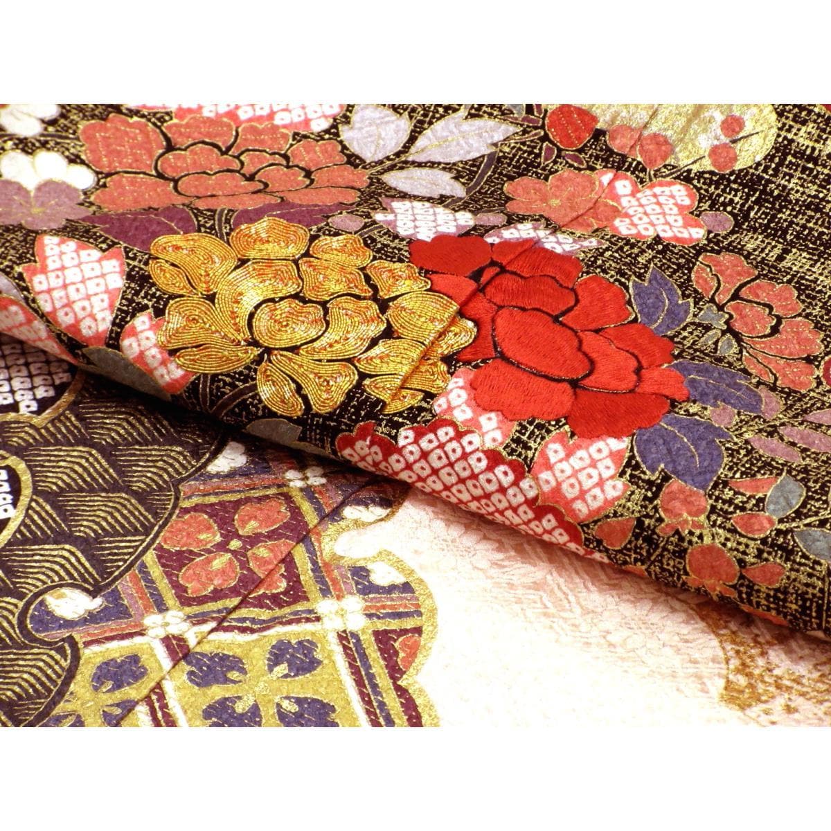 振袖　友禅金彩加工　刺繍入り絞り加工