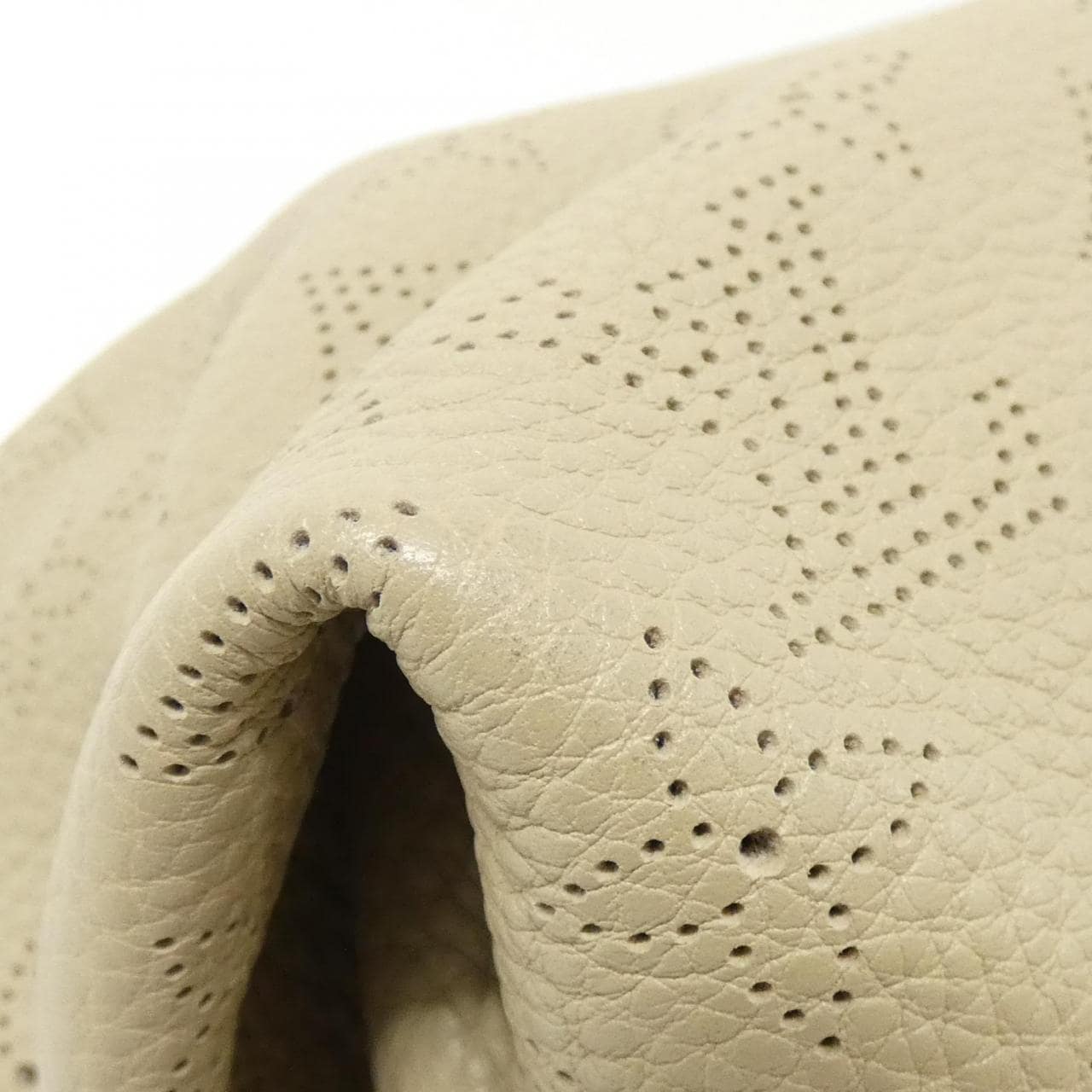 ルイヴィトン マヒナ ガラテア MM M93825 ショルダーバッグ