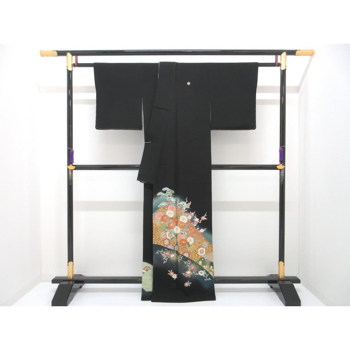 【未使用品】黒留袖　丸に五本傘扇　きもの・長襦袢　２点セット　身幅Ｌ寸【松井青々】
