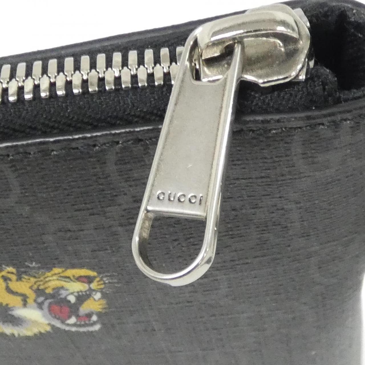 グッチ 709057 UXVAF バッグ