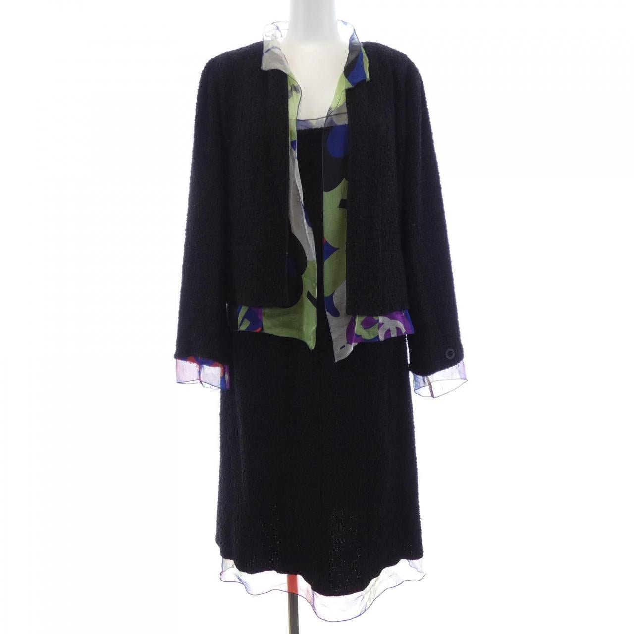 シャネル CHANEL P15633W02604 00T スリーピース